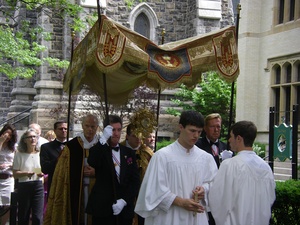 Eucharistic procession-a Corpus Christi 2010.jpg